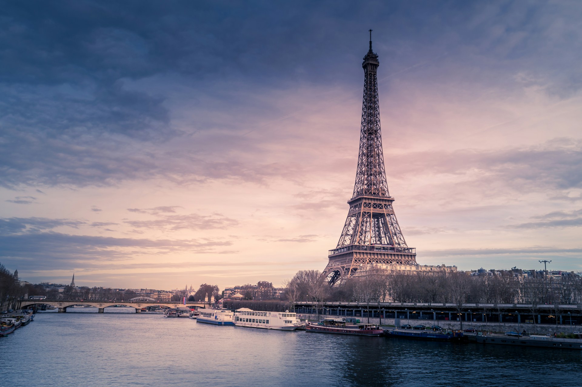 Tour Eiffel à Paris — symbole emblématique de l'Europe Schengen